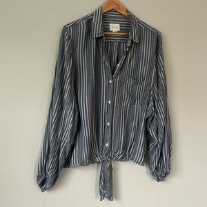 American Eagle button up tiedown shirt